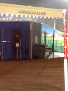 Alessandro Silva Perreira tar sikte första stolpen och slår ett av hans hårda, långa patenterade inlägg...