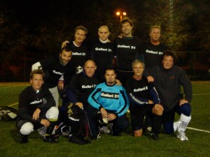 En förebild för svensk fotboll: Två invandrade bosnier, en dansk, en norrman, en tysk en iranier och en född i Sundsvall. Bilden tagen direkt efter att vi förlorat seriefinalen i högsta serien i Malmökorpen.