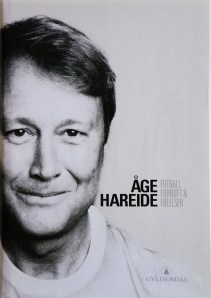 "Åge Hareide - fotball fornuft &følelser" Gyldendal -04 