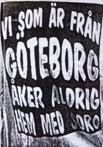 Det är inte på grund av det lockande och spännande omslaget som man köper den här boken. 