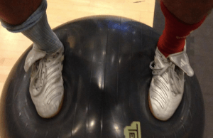 Håller balansen mellan mitt liv som HIF-are och MFF-are. Världens bästa ben- och core-träning.  