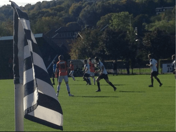 Min egen fotografiska fullträff som som kritiserats av min fb-vän, elitdomaren i innebandy. Tycker själv det är en bild som har allt, utom just boll kanske... 