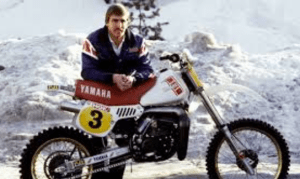 En annan naturlyriker som signerar med hjulspår och avgaser 